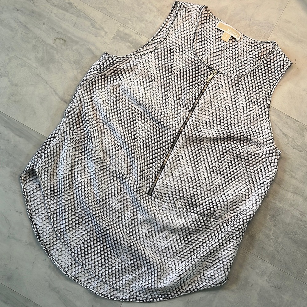 Michael Kors  NWOT   Abstract print blouse scoopneck      Sleeveless      Size S